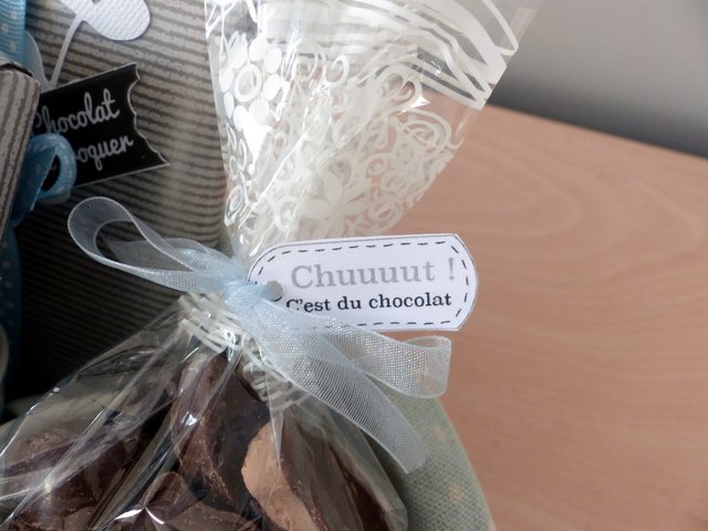 Exemple - Etiquette «chuuuut c'est du chocolat » - imprimable à découper